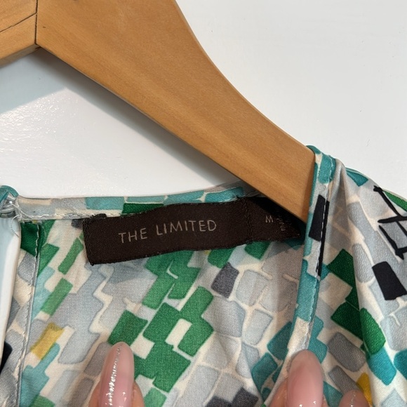 ⚫️ The Limited Green and Blue Patterned Sleeveless Top Size Medium - Picture 3 of 5